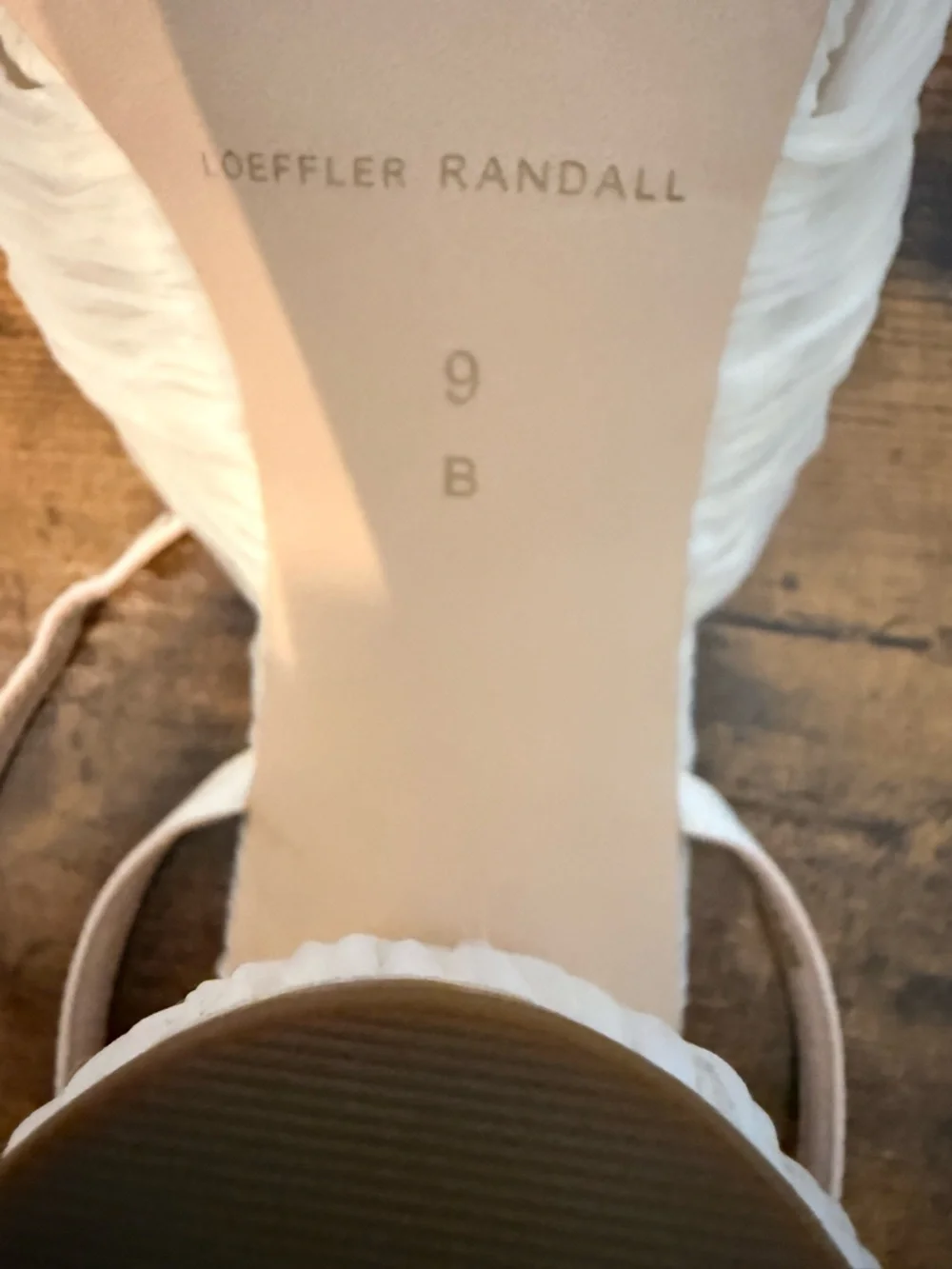 Loeffler Randall Camellia Pleated Bow Heels, Size 9 - Picture 5 of 6